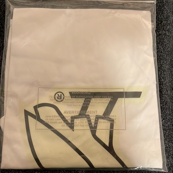 OvO glow in the dark logo t shirt - Picture 3 of 3